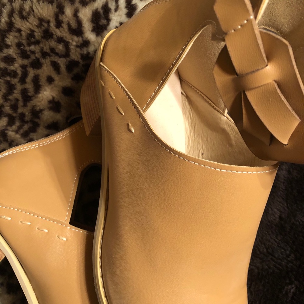 ✨🧡Ladies shoes, size 9 with zipper closure🧡✨